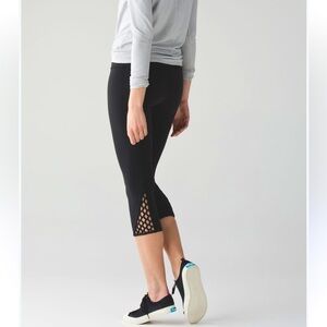 Lululemon athletica women’s black true self crop ll lattice cropped leggings sz6